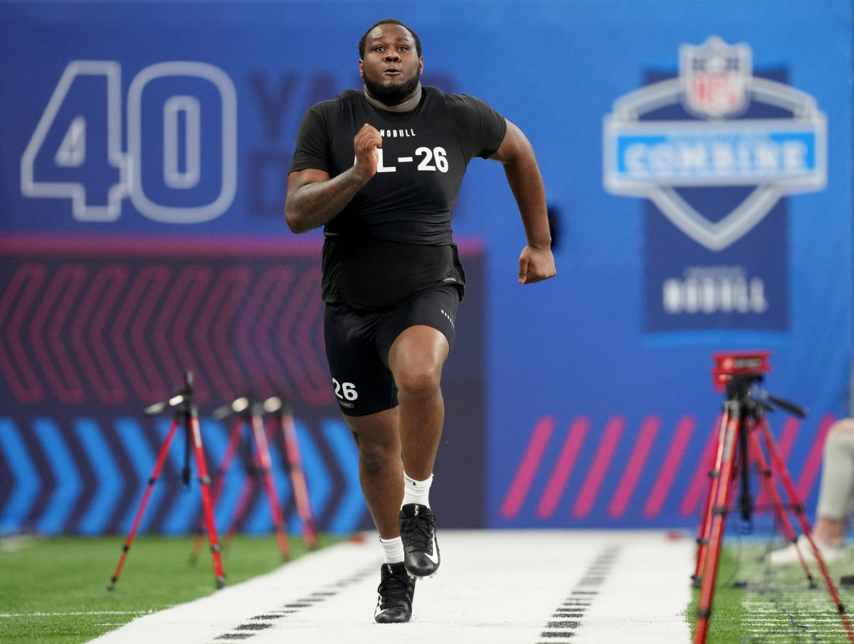 Which offensive linemen met with the Commanders at the 2023 NFL combine?