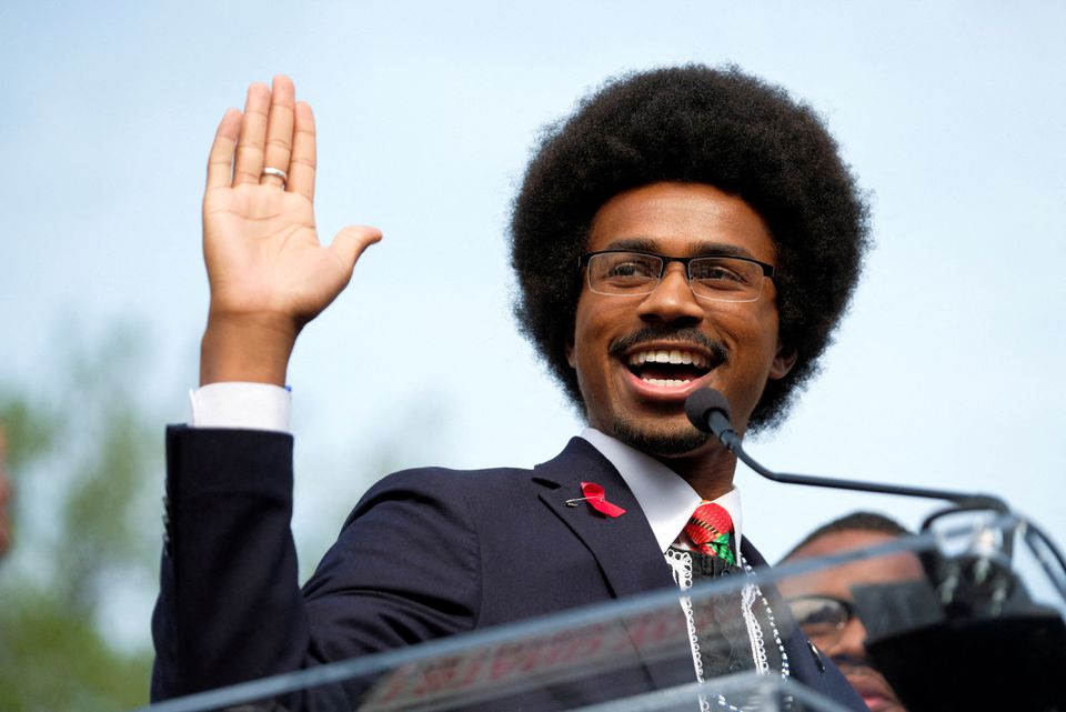 Justin Pearson sworn back in to Tennessee House