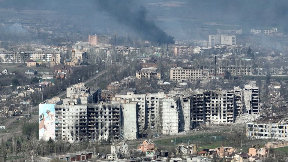 Russia increases shelling, air strikes in Bakhmut - Ukrainian general
