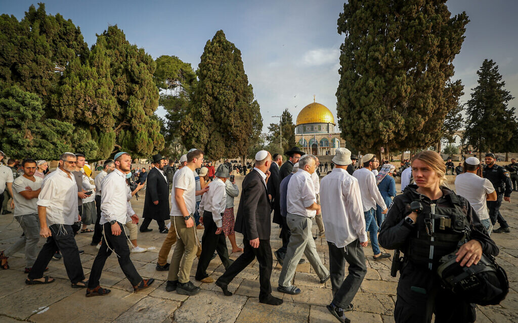 Jewish visitors tour Temple Mount; Jordan warns against violations of status quo