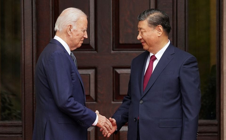 U.S. President Joe Biden shakes hands with Chinese President Xi Jinping at Filoli estate on the sidelines of the Asia-Pacific Economic Cooperation (APEC) summit, in Woodside, California, U.S., November 15, 2023. REUTERS/Kevin Lamarque