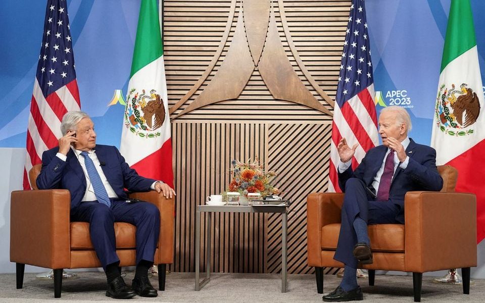 U.S. President Joe Biden meets with Mexican President Andres Manuel Lopez Obrador on the sidelines of the Asia-Pacific Economic Cooperation (APEC) summit in San Francisco, California, U.S. November 17, 2023. REUTERS/Kevin Lamarque/File Photo