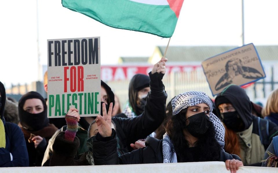 A woman gestures, as protestors and trade unionists blockade BAE Systems Rochester, during a protest in support of Palestinians in Gaza, amid the ongoing conflict between Israel and the Palestinian Islamist group Hamas, in Rochester, Kent, Britain, November 10, 2023. REUTERS/Susannah Ireland