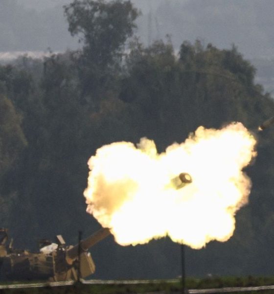An Israeli artillery unit fires, amid the ongoing conflict between Israel and the Palestinian Islamist group Hamas, near the Israel-Gaza border, in southern Israel, December 28, 2023. REUTERS/Violeta Santos Moura