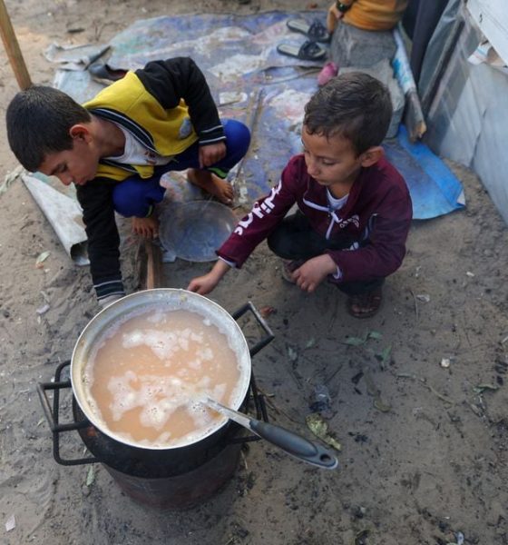 Displaced Palestinian children, who fled their house due to Israeli strikes, shelter in a tent camp, amid the ongoing conflict between Israel and the Palestinian Islamist group Hamas, in Khan Younis in the southern Gaza Strip, December 11, 2023. REUTERS/Ibraheem Abu Mustafa