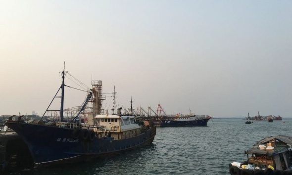 Fishing boats are seen at a harbour in Baimajing, Hainan province, April 7, 2016. To match Feature SOUTHCHINASEA-CHINA/FISHINGBOATS REUTERS/Megha Rajagopalan/File Photo