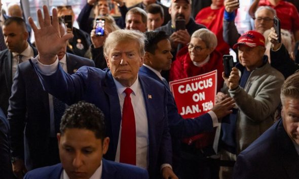 Former U.S. President and Republican presidential candidate Donald Trump rallies with supporters at a "commit to caucus" event at a Whiskey bar in Ankeny, Iowa, U.S. December 2, 2023. REUTERS/Carlos Barria/File photo