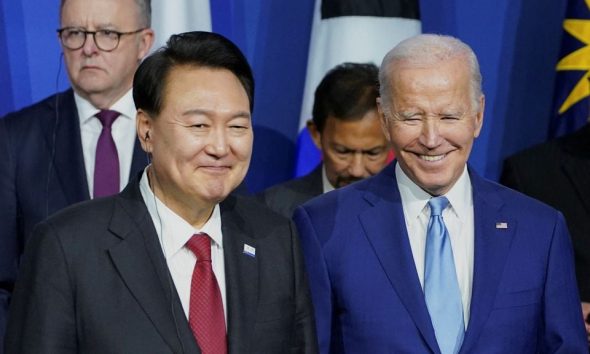 U.S. President Joe Biden and South Korea's President Yoon Suk Yeol smile during an Indo-Pacific Economic Framework event at the Asia-Pacific Economic Cooperation (APEC) summit in San Francisco, California, U.S., November 16, 2023. REUTERS/Kevin Lamarque/File Photo