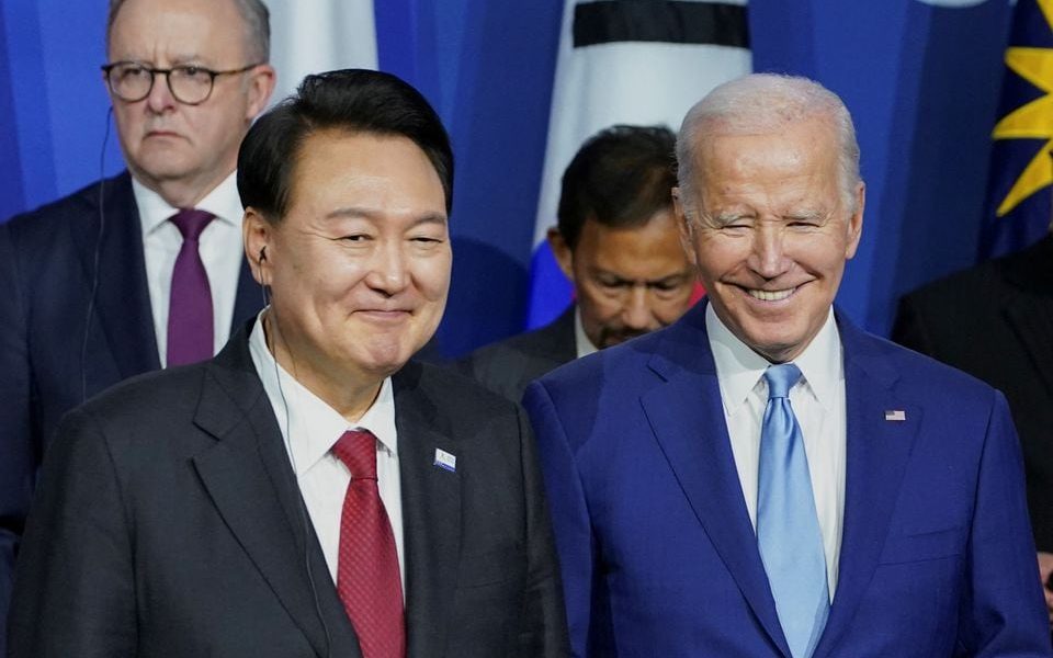 U.S. President Joe Biden and South Korea's President Yoon Suk Yeol smile during an Indo-Pacific Economic Framework event at the Asia-Pacific Economic Cooperation (APEC) summit in San Francisco, California, U.S., November 16, 2023. REUTERS/Kevin Lamarque/File Photo