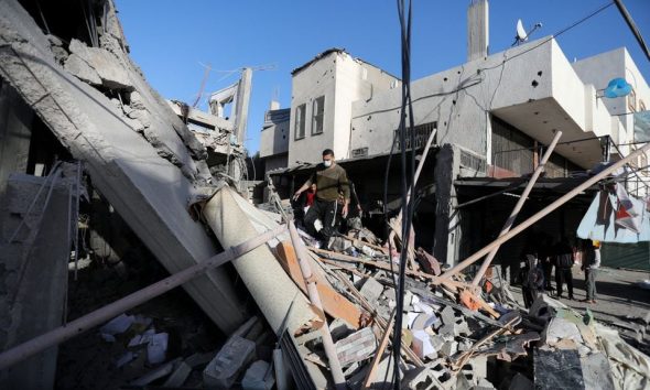 Despair in Gaza as fighting intensifies despite Israel's promise to scale back the war.